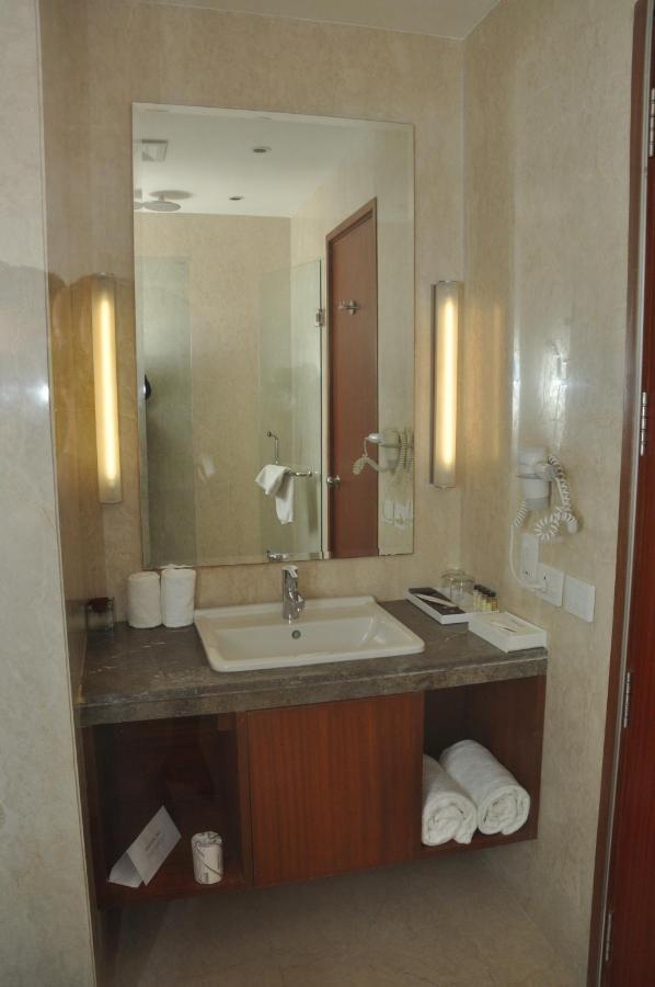 Hotel The Hans, New Delhi