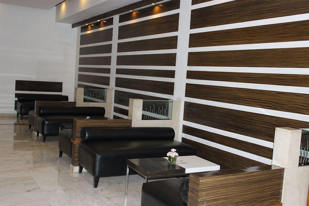 The Hans, Hotel